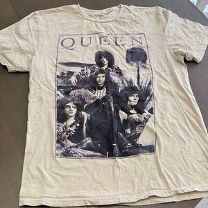 Queen Beige Graphic T-Shirt